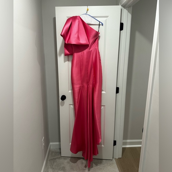 Solace London One-Shoulder Satin Maxi Dress in Light Pink - Picture 5 of 7